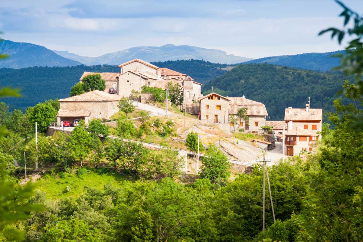 Paisaje natural de la Garrotxa, destino de bosques y volcanes